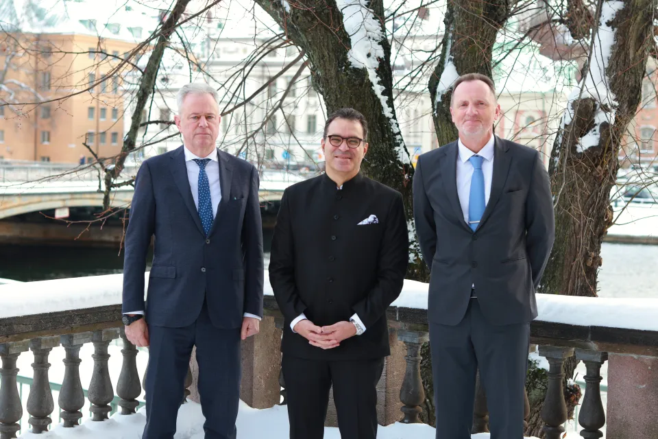 De izquierda a derecha: Bengt van Loosdrecht, Embajador de los Países Bajos en Suecia, Dr. Kevin Casas-Zamora, Secretario General de IDEA Internacional y Henri Schumacher, Embajador de Luxemburgo en Dinamarca, Suecia, Finlandia y Noruega.